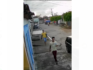 [Vídeo] Câmeras de segurança flagram dupla que pratica assaltos em Arapiraca
