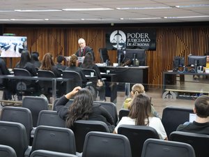 Família acredita que mulher julgada por envenenar a mãe também matou filhos; entenda