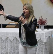 Adriana Arydes faz show católico nesta sexta-feira em Matriz de Camaragibe