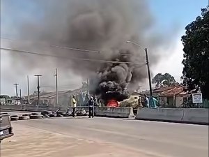 Protesto fecha trecho da AL-110 após morte de mulher atropelada em Arapiraca