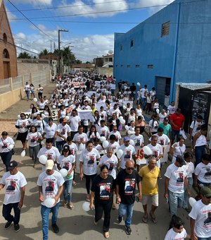 Passeata pede esclarecimento sobre morte de jovem após perseguição policial em Palmeira