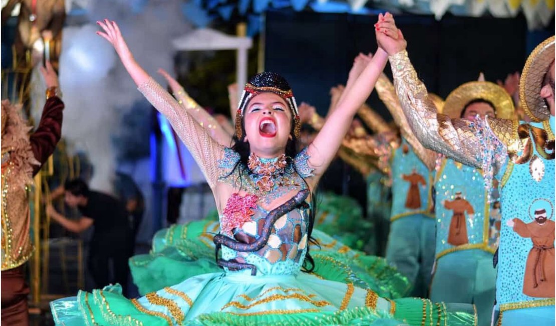 Única representante do interior, Canarraiá leva Arapiraca à final estadual de quadrilhas em Maceió