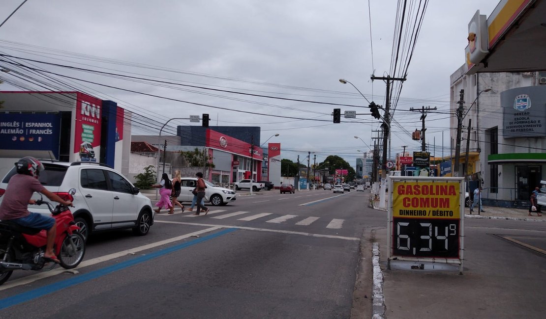 Semáforo apagado causa transtorno na Av. Tomás Espíndola, no bairro do Farol