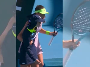 Boleira desmaia com calor durante partida do Australian Open