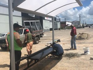 Novos abrigos de ônibus são instalados em Maceió