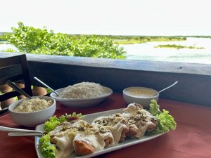 Comidas que unem bom sabor e apreciação das belezas de Penedo