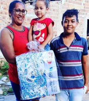 Adolescente “Índio do povo” solicita doações para a festa das crianças em bairros de Arapiraca