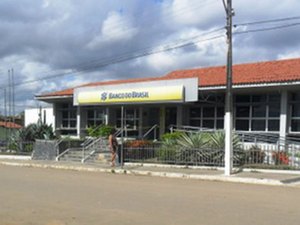 Agência bancária volta a disponibilizar saques após ação criminosa