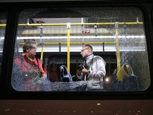 Ônibus com jornalistas é atingido a caminho do Parque Olímpico