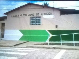 Prefeitura retira nome de ex-prefeito de muro de escola em Palmeira dos Índios