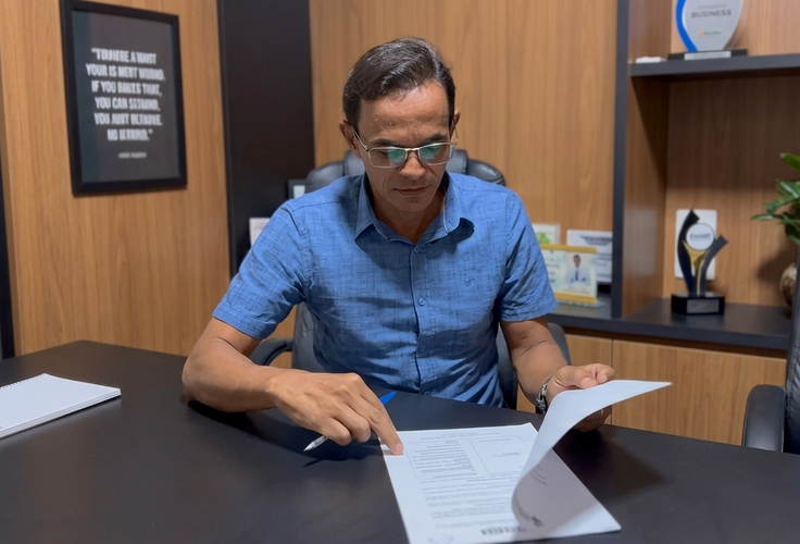 Prefeito Marcos Silva autoriza construção de Campo Society na Bititinga com investimento de R$ 500 mil e confirma cobertura de quadra escolar na Bititinga