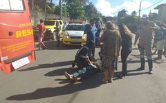 Colisão entre carro e moto deixa uma pessoa ferida