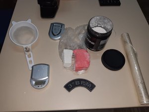 Polícia apreende cocaína dentro de capacete de suspeito em Arapiraca