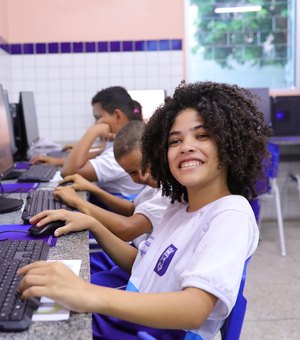 Prefeitura entrega laboratórios de informática para mais de 2 mil alunos da rede pública de São Sebastião