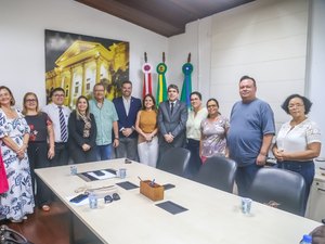 Câmara promulga lei que unifica matrícula dos professores da rede municipal de Maceió