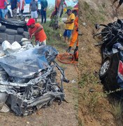 Mulher fica presa às ferragens após colisão entre caminhão e carro em Piaçabuçu