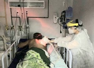 Hospital de Emergência do Agreste adota terapia a laser no tratamento da Covid-19