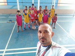 Ex-jogador do CSE cria projeto para incentivar crianças em vulnerabilidade social à prática de esportes no Brivaldo Medeiros