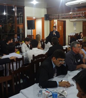 Candidato a presidência da OAB discute propostas em Arapiraca