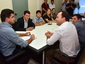 Prefeitura e Abrasel firmam parceria para fortalecer gastronomia