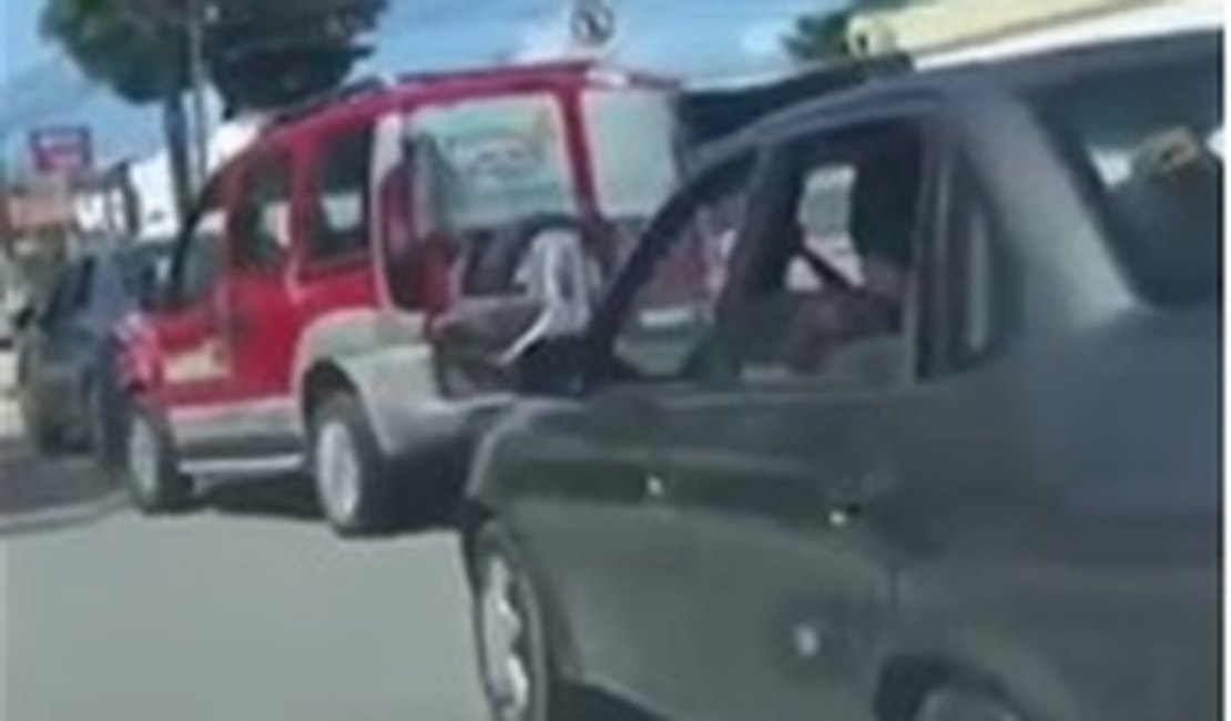 [Vídeo] Motoristas são flagrados em briga de trânsito no Murilópolis