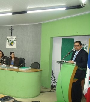[Vídeo] Vereador de Arapiraca cobra de prefeito ordenamento do uso de áreas públicas  