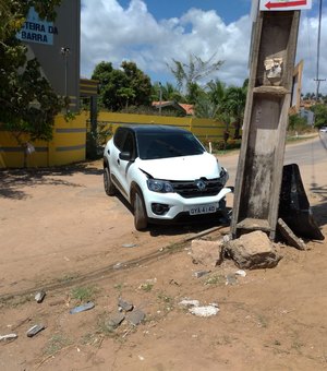 Condutor perde o controle do veículo e colidi contra poste em Maragogi