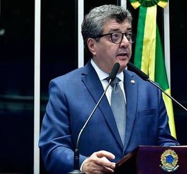 Discreto e inalcançável, ninguém sabe o que Fernando Farias pensa sobre as eleições