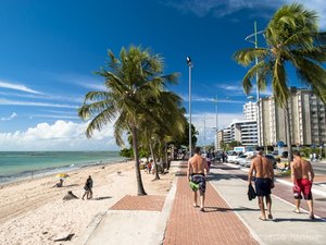 Quinze trechos de praias estão impróprios para banho em Alagoas; confira