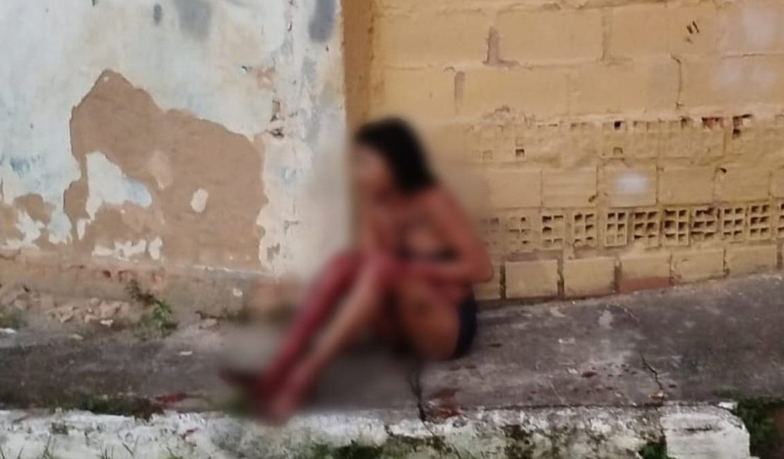 Mulher é baleada em frente a residência no Vergel do Lago, em Maceió