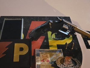 Com arma em punho, homem ameaça irmão e é preso na Jatiúca