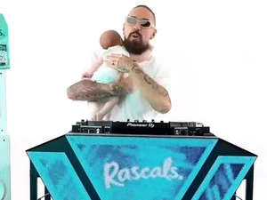 DJ viraliza ao promover rave para bebês