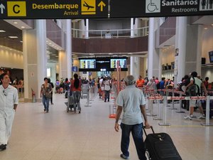 Companhia aérea passa a permitir que passageiro despache mala sozinho