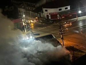 Incêndio atinge comércio na parte alta de Maceió e assusta moradores