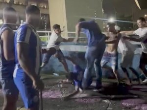 [Vídeo] Imagens mostram briga entre torcedores do CSA no Rei Pelé