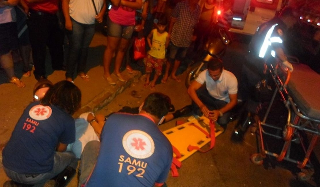 Colisão entre carro e moto deixa uma pessoa ferida no Centro