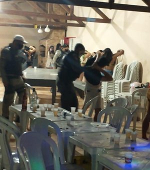 População denuncia e polícia acaba com festa clandestina em Penedo