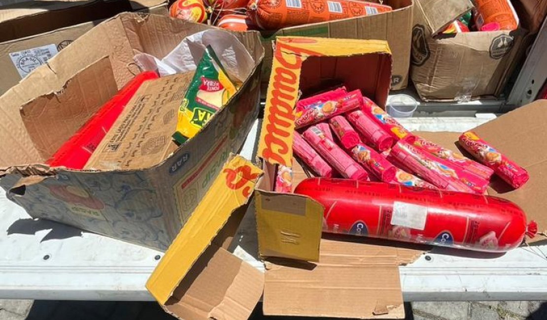 Vigilância Sanitária apreende 100kg de produtos vencidos em feira na Levada