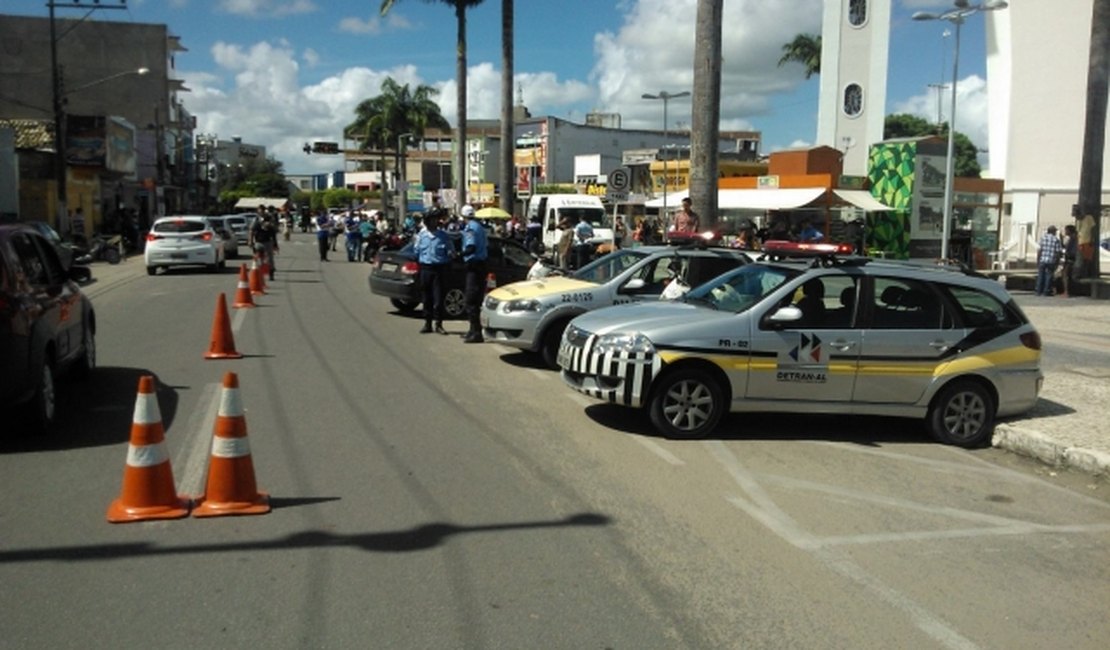 Veículos são apreendidos durante Operação Lei Seca, em Arapiraca