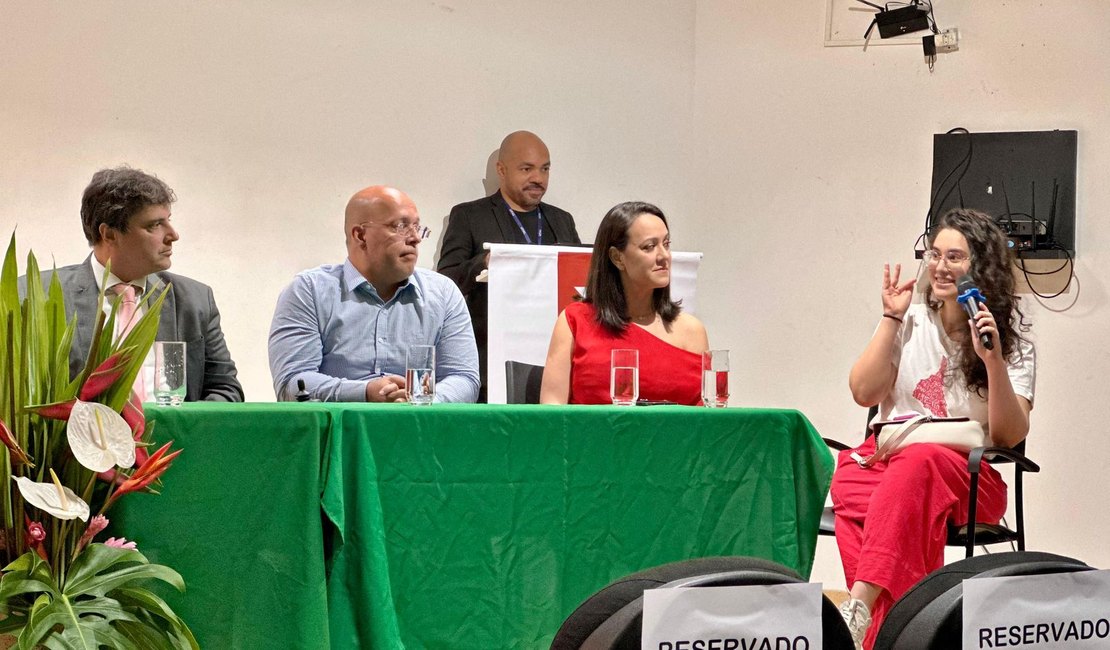 Em seminário internacional, Teca Nelma destaca importância do Plano Diretor e inclusão no espaço urbano