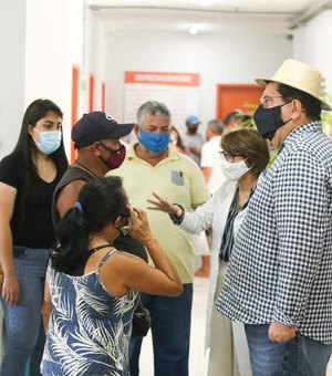 Gilberto Gonçalves visita policlínica e agradece trabalho de profissionais