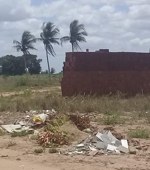 [Vídeo] Prefeitura não amplia cemitério da Bananeira mesmo com materiais disponíveis