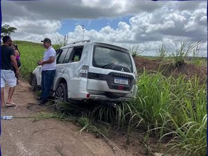 Condutor perde controle direcional do veículo e sofre acidente na rodovia AL-105
