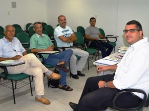 Transportadores formam cooperativa com foco no transporte escolar