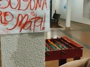 Reitor é notificado pelo TRE-AL para retirar propaganda eleitoral da Ufal