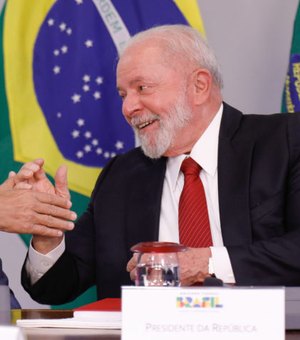 Ministro de Lula ganha título de cidadão de AL; três deputados votam contra o projeto