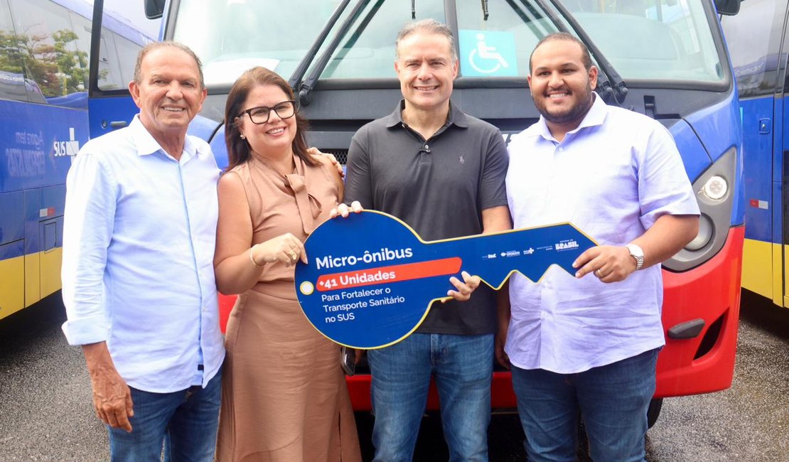Matriz de Camaragibe recebe novos micro-ônibus para reforçar frota e atendimento da Saúde