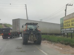 [Vídeo] Motorista perde controle direcional da carreta e sofre acidente em São Luís