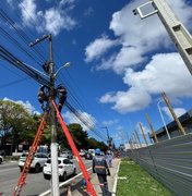 Projeto Poste Limpo avança pela Avenida Fernandes Lima, em Maceió