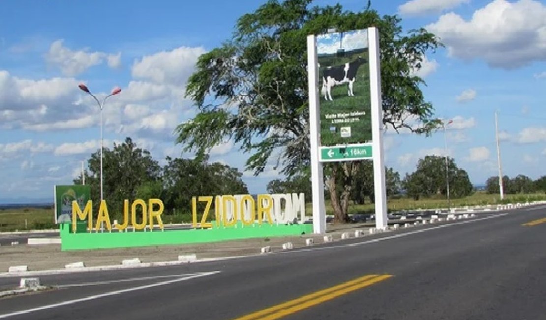 Sem ônibus e sem ambulância. Estudantes e moradores denunciam descaso de prefeito de Major Izidoro